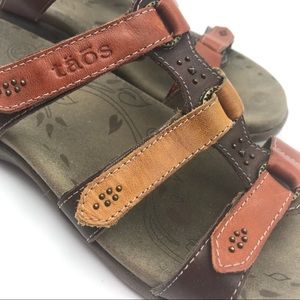 Taos Multi Color Tribute Comfort Sandal, size 8